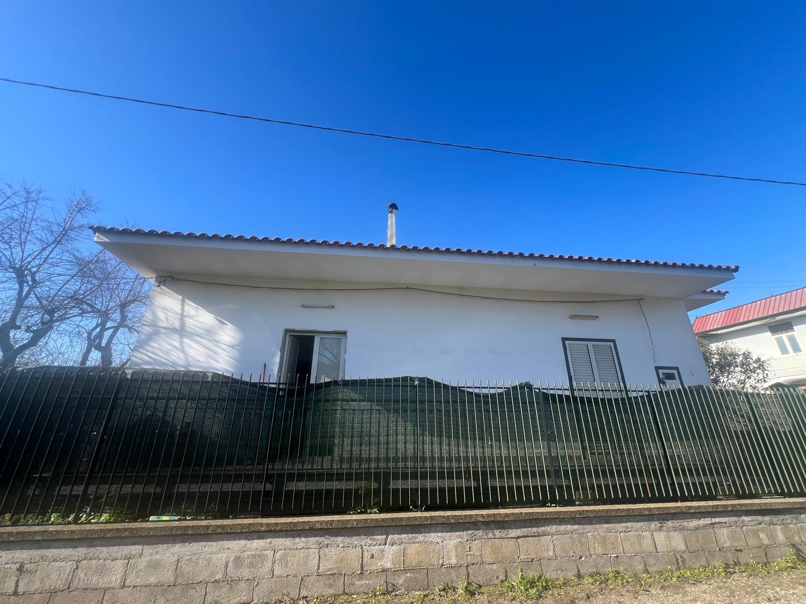 Casa indipendente con terreno